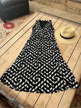 White House Black Market Black & White Modern Print Twist-Front Maxi Dress
